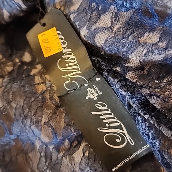 Fun vintage inspired lined lace dress.  Size 6. NEW. - Picture 6 of 7